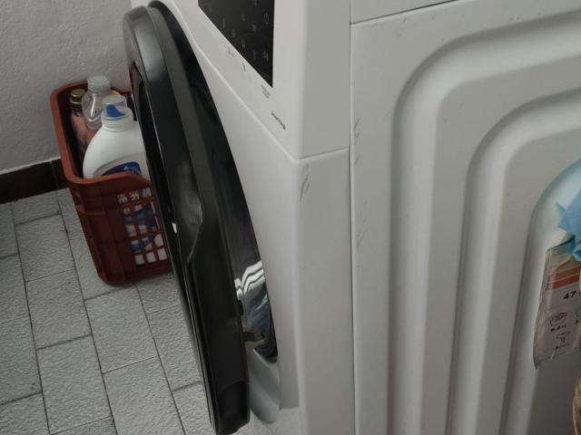 Spacious single bedroom in family home close to Congrés metro station