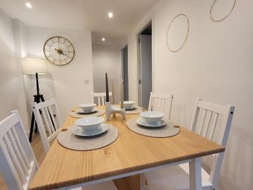 Spacious single bedroom in shared flat in Pla del Bon Repòs