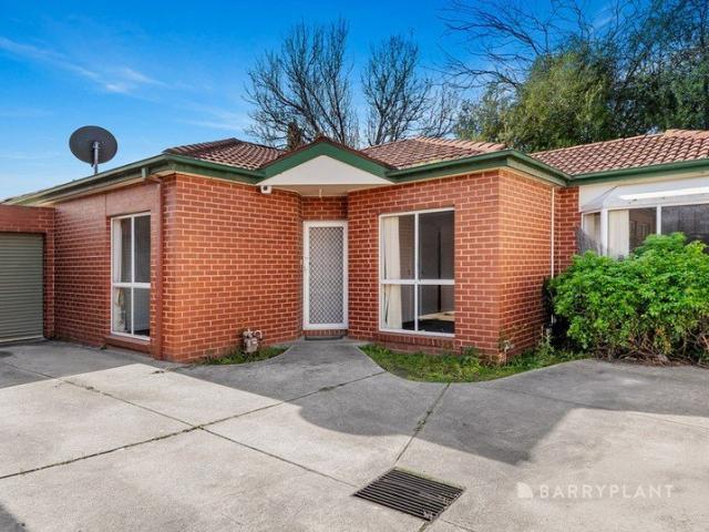 Spacious single level 3 Bedroom Unit in Prime Location!