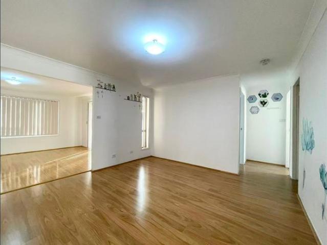 Spacious Single Level 2 Bedroom Townhouse in a Convenient Girraween Location
