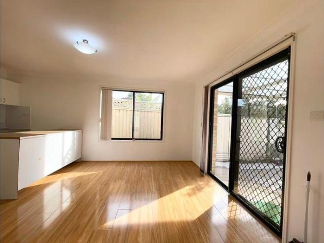 Spacious Single Level 2 Bedroom Townhouse in a Convenient Girraween Location