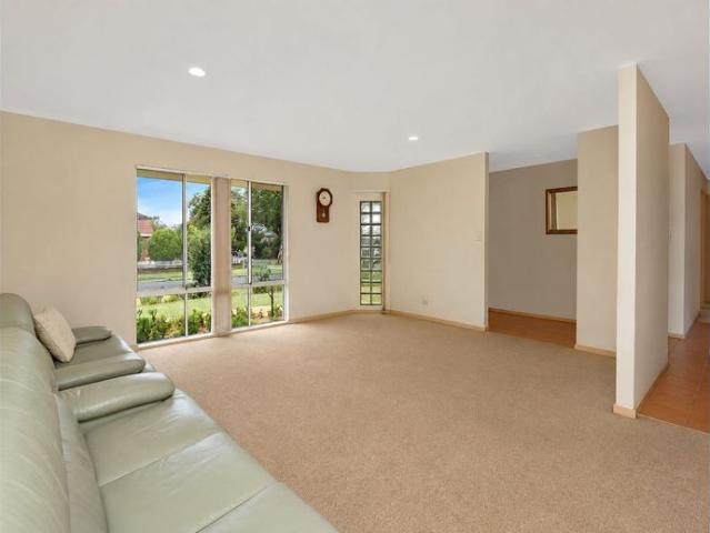 Spacious Single Level Family Home in a Peaceful Como Setting