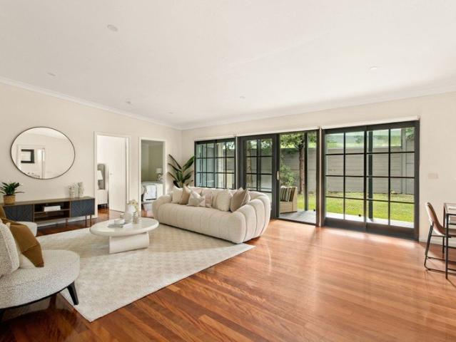 SPACIOUS SINGLE LEVEL FAMILY HOME IN A SOUGHT AFTER LOCATION