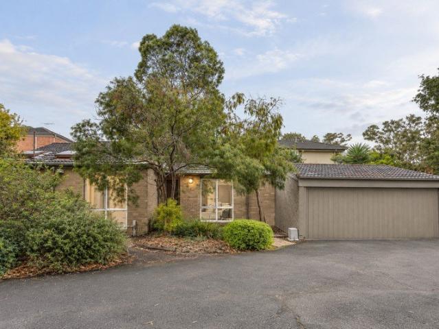 Spacious Single Level Family Home in Quiet Peterswood Enclave