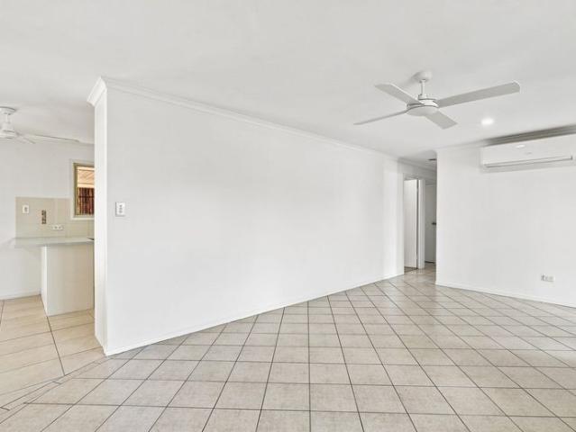 SPACIOUS SINGLE LEVEL FAMILY HOME ~ WALK TO BEACH & SHOPS