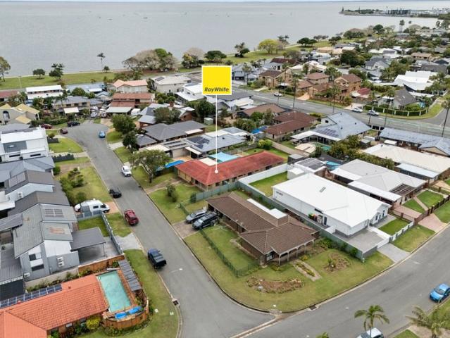 Spacious Single Level Family Living with Pool on 775m2