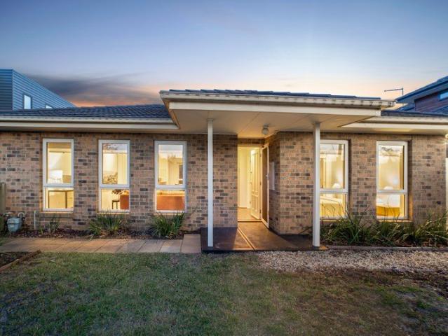 Spacious Single Level Home, Walk to Southland