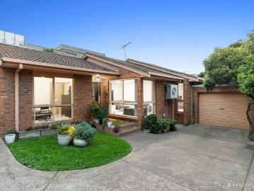 Spacious, single level living a short walk from Templestowe Village