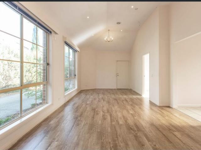 Spacious Single Level Living in a Prime Caulfield South Location