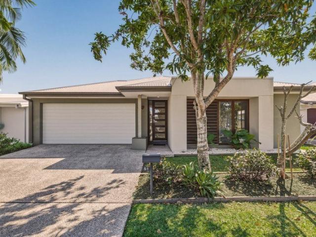 Spacious Single Level Living in Riverstone Crossing