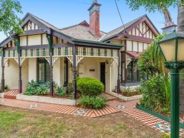 Spacious Single Level Living with Family Flexibility in a Premier Essendon Pocket