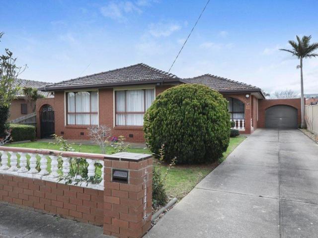 Spacious single level living with outstanding outdoor appeal