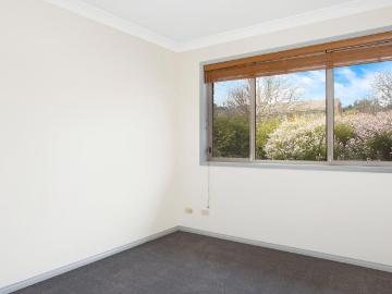 Spacious, single level Mawson townhouse