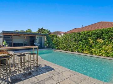 SPACIOUS SINGLE LEVEL STUNNING POOL