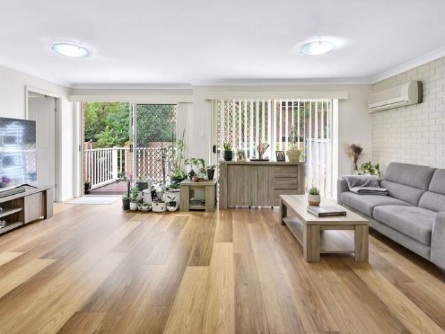 Spacious Single Level Villa in a Peaceful Oatlands Setting