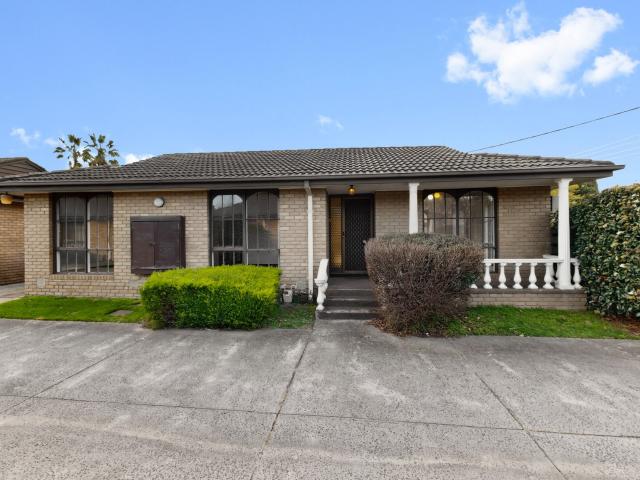 Spacious Single Level Villa in the Heart of Bentleigh