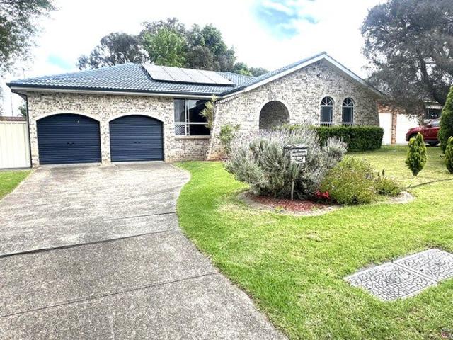 Spacious Single Storey Brick Family Home with Solar Panels!