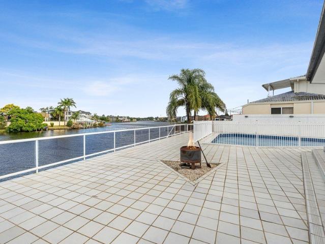 Spacious Single Storey Waterfront Living on a HUGE East Facing 1000m2 block