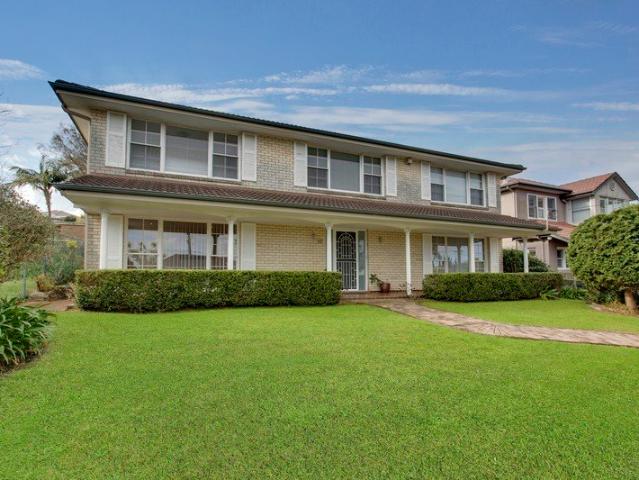 Spacious Six Bedroom Family Home