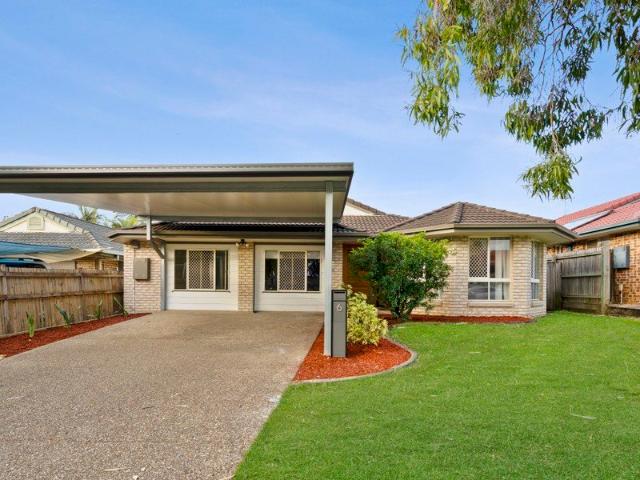 Spacious Six Bedroom Family Home in The Village