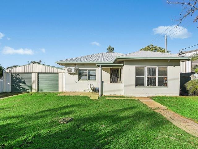 Spacious Six Bedroom Family Home in a Prime Location
