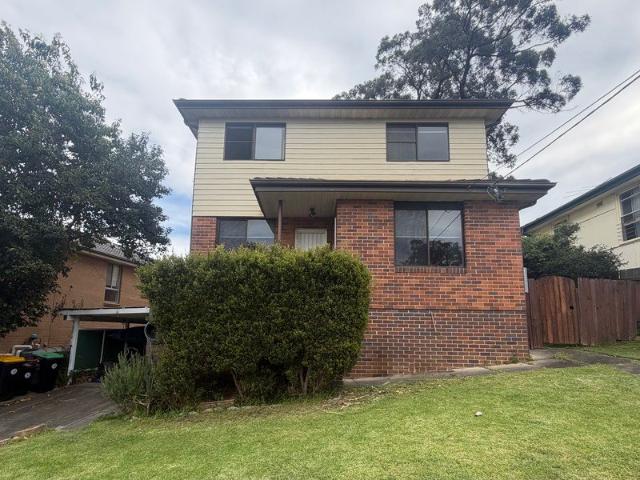 Spacious Six Bedroom Family Home in Convenient Location