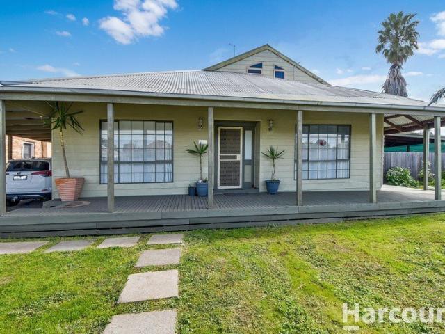 Spacious Six Bedroom Family Home on 1,122m²