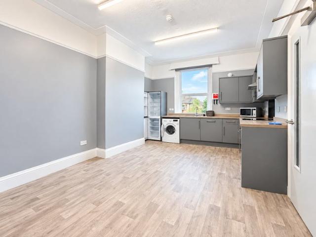 Spacious sized five bedroom apartment in Henleaze