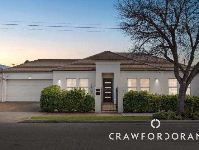 Spacious, Social and Perfectly Positioned Between the City and the Coast