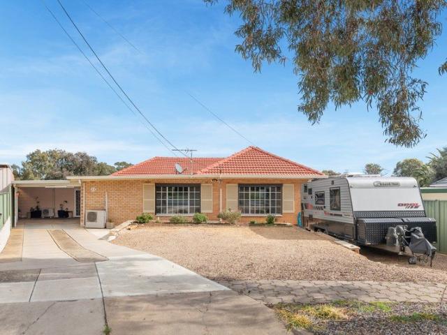 SPACIOUS SOLID BRICK 4 BEDROOM FAMILY HOME SET ON 814m2