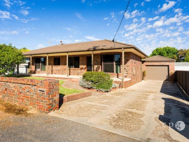 Spacious, Solid & Ideally Located on 807m²