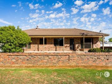 Spacious, Solid & Ideally Located on 807m²