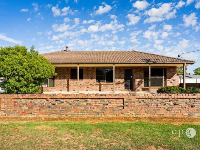 Spacious, Solid & Ideally Located on 807m²