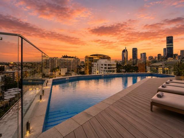 Spacious, Sophisticated & Exceptionally Positioned in Magnus Kangaroo Point!