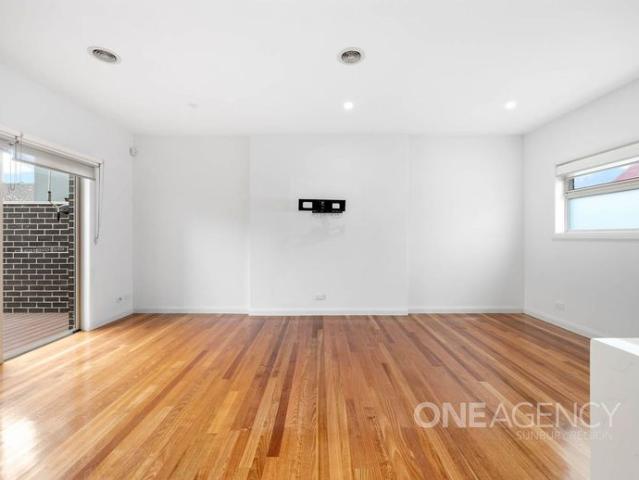 Spacious & Sophisticated Family Living in Strathmore