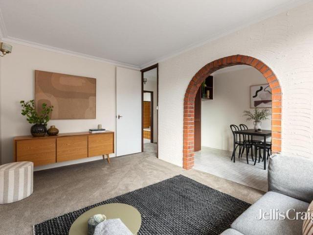 Spacious South Terrace oasis near the Darling Gardens