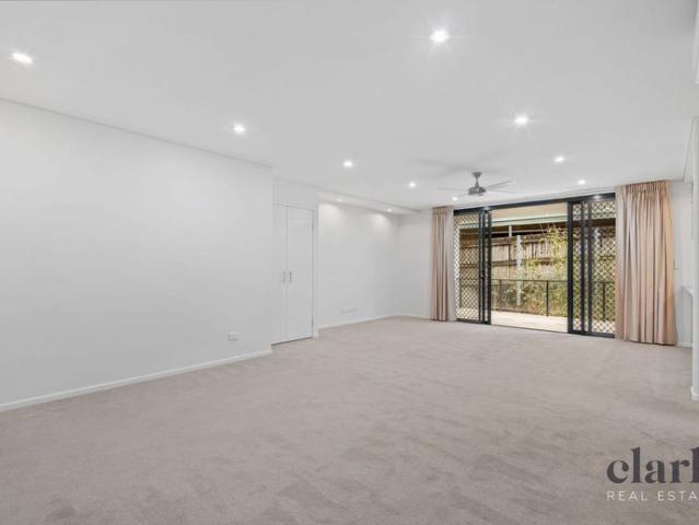 Spacious South Brisbane Apartment in a Prime Location