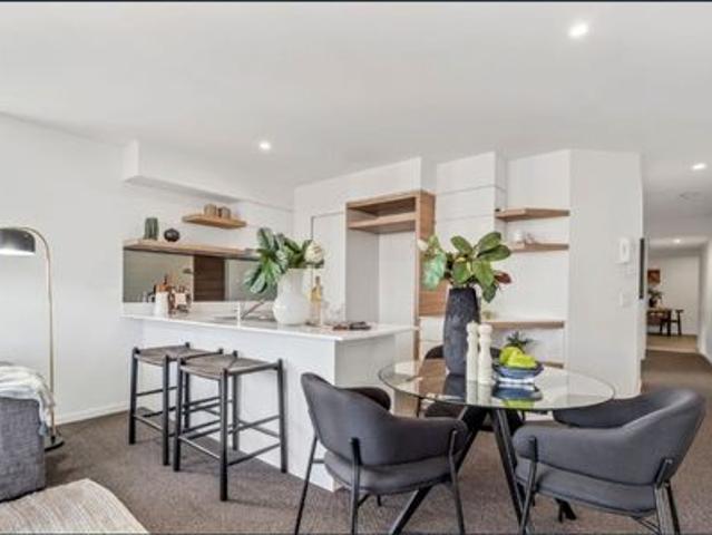 Spacious South Brisbane Apartment with City Views
