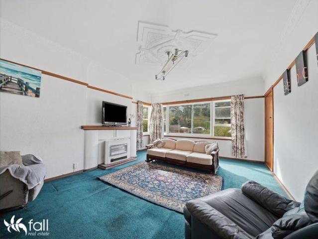 Spacious South Hobart Living with a Sunny Northern Aspect