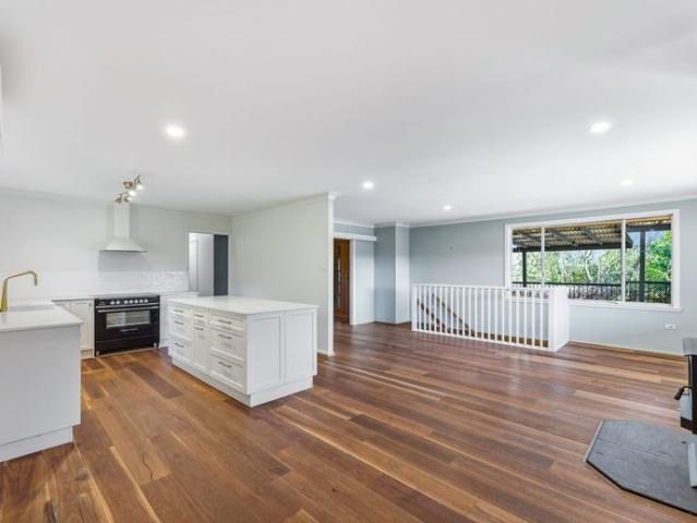 SPACIOUS SOUTH KATOOMBA FAMILY HOME