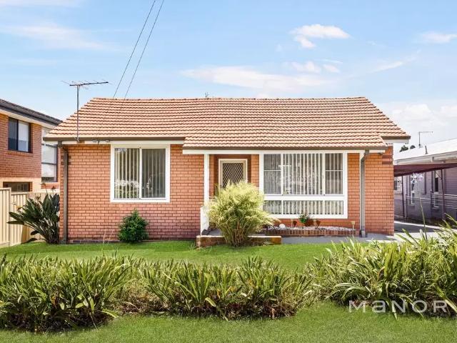 Spacious & Spotlessly Presented 3 Bedroom Family Home!