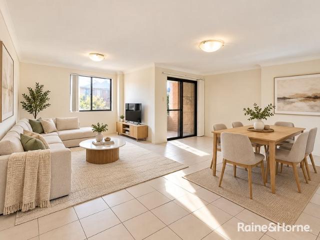 Spacious Split Level 3 Bedroom Unit with Ensuite & Tandem Parking in Central Lidcombe
