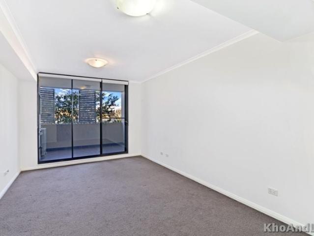 Spacious Split Level Three Bedroom Apartment with Secure Parking