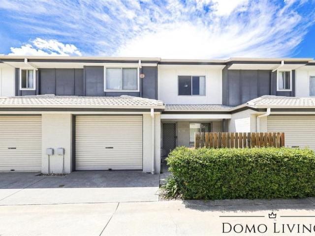 Spacious Split Level Townhouse with Excellent Privacy & Flexible Living