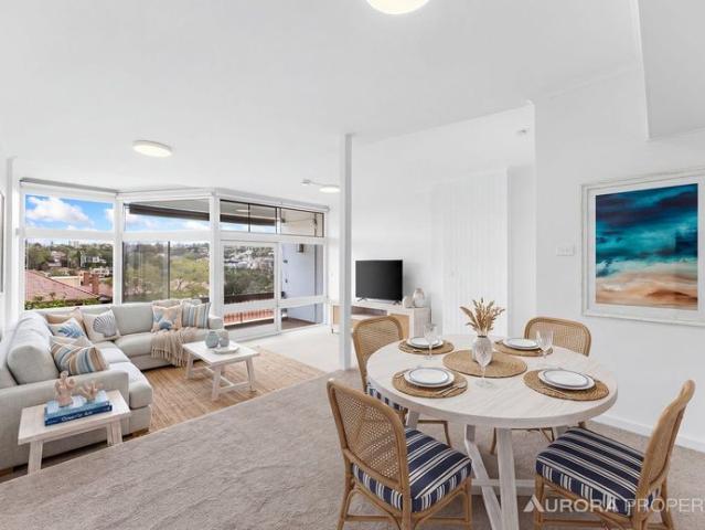 Spacious Split Level Townhouse with Mosman Bay Views