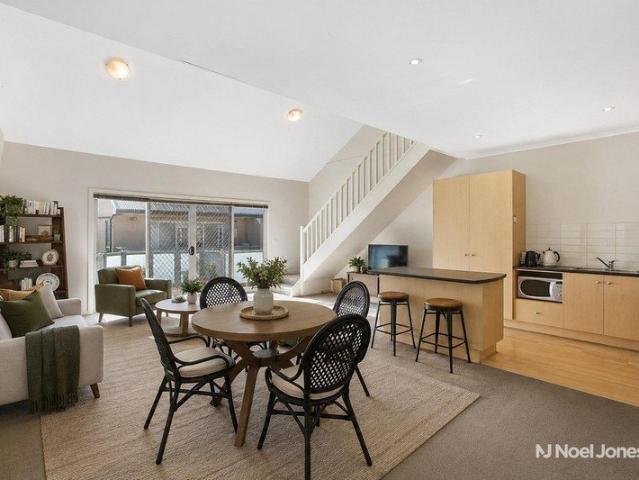 Spacious Split Level Apartment in a Prime Croydon Location