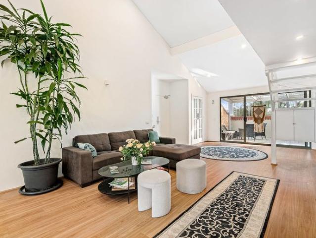 Spacious Split Level Apartment in Prime Gymea Location