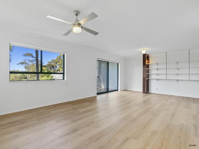 Spacious Split Level Apartment in Resort Style Complex