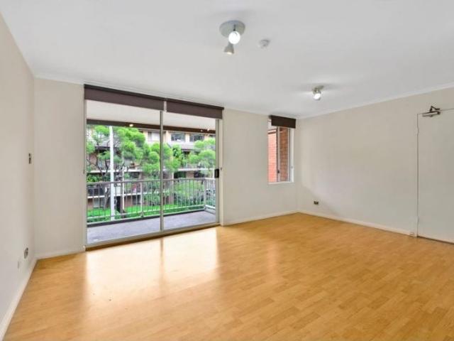Spacious Split Level Apartment in the Heart of Ultimo