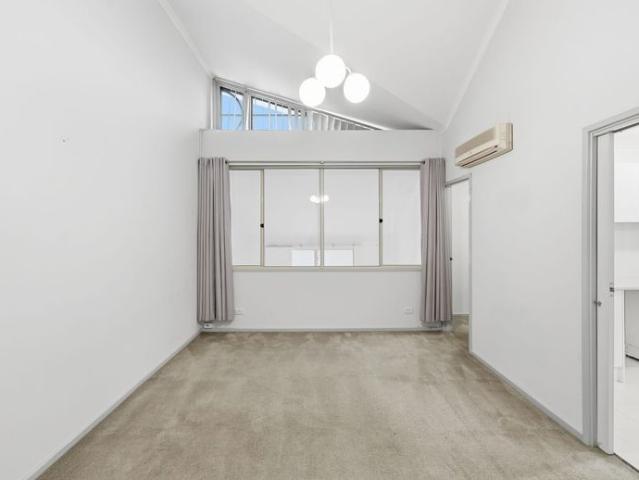 Spacious Split Level Apartment with Brand New Kitchen in Prime CBD Location